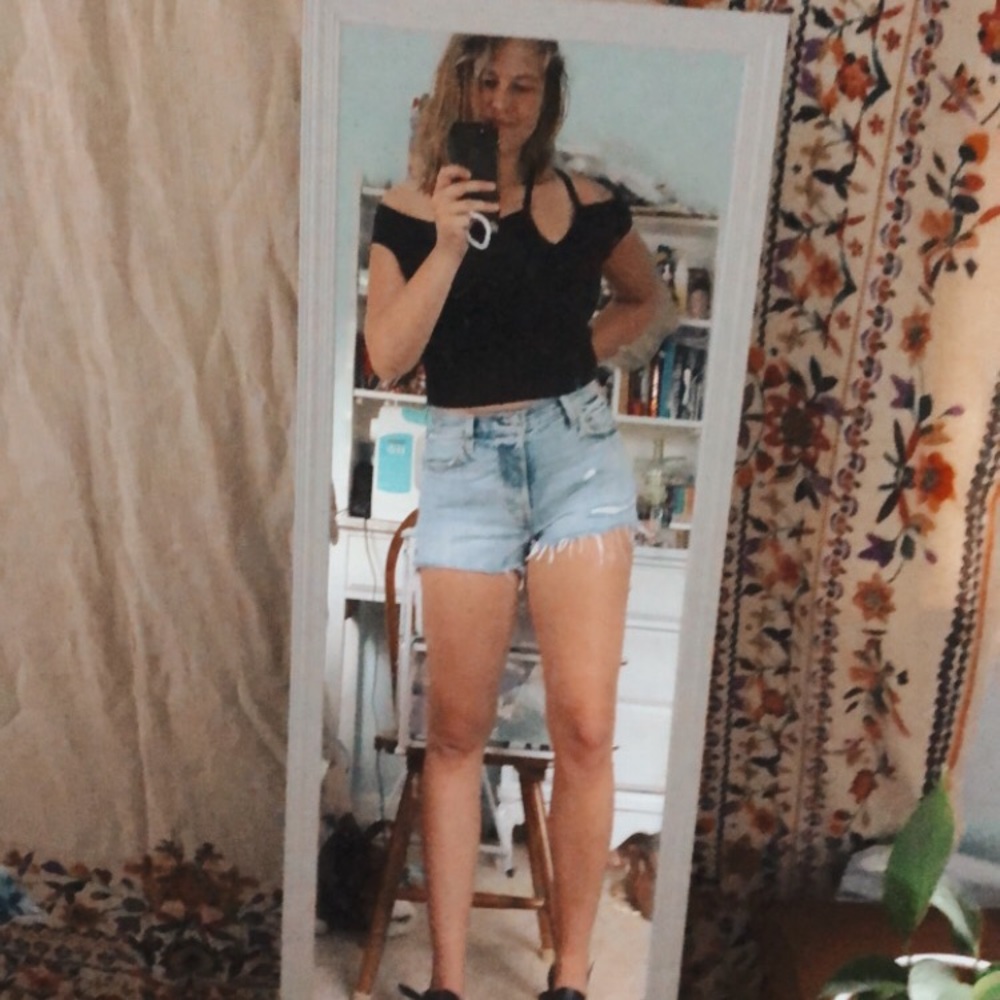 Express Off the shoulder asymmetrical crop top!
